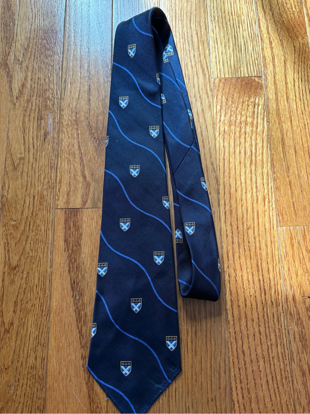 Polo Ralph Lauren Men’s Tie Navy Blue Crest Curved Stripe RARE unlined vintage